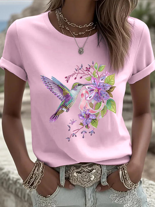 Γυναικεία μοντέρνα ευρωπαϊκά ροζ T-shirts, γοητευτικά κολιμπρί, λουλούδια και κορδέλες πρόληψης καρκίνου του μαστού, να δημιουργήσει μοντέρνα καθημερινά κορυφές